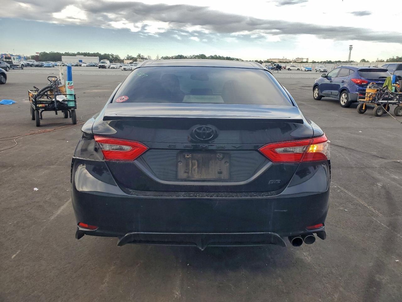 Toyota Camry L Image 2