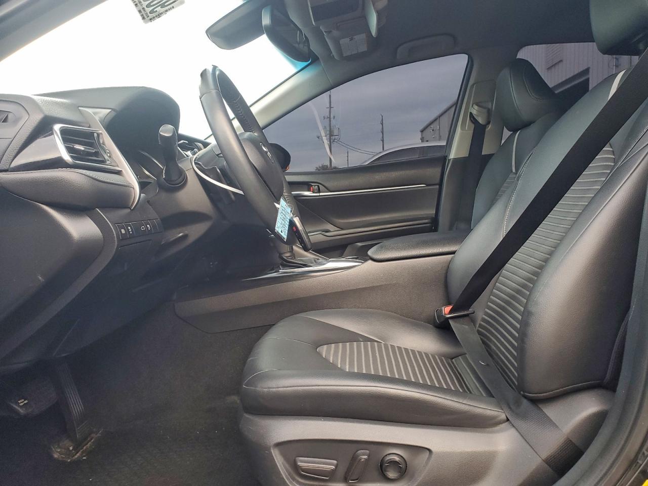 Toyota Camry L Image 5