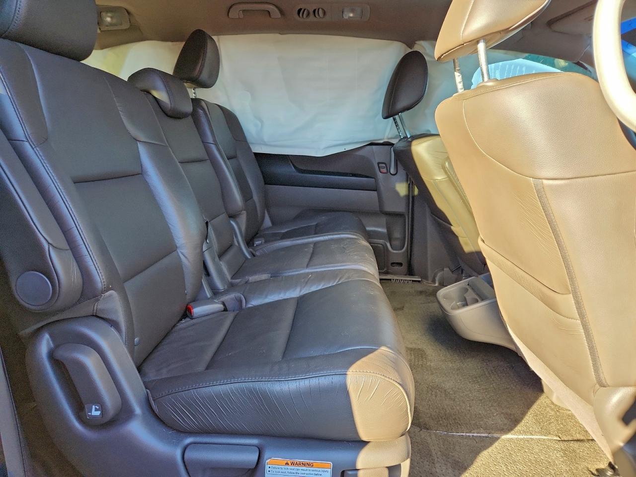 Honda Odyssey Touring Image 3