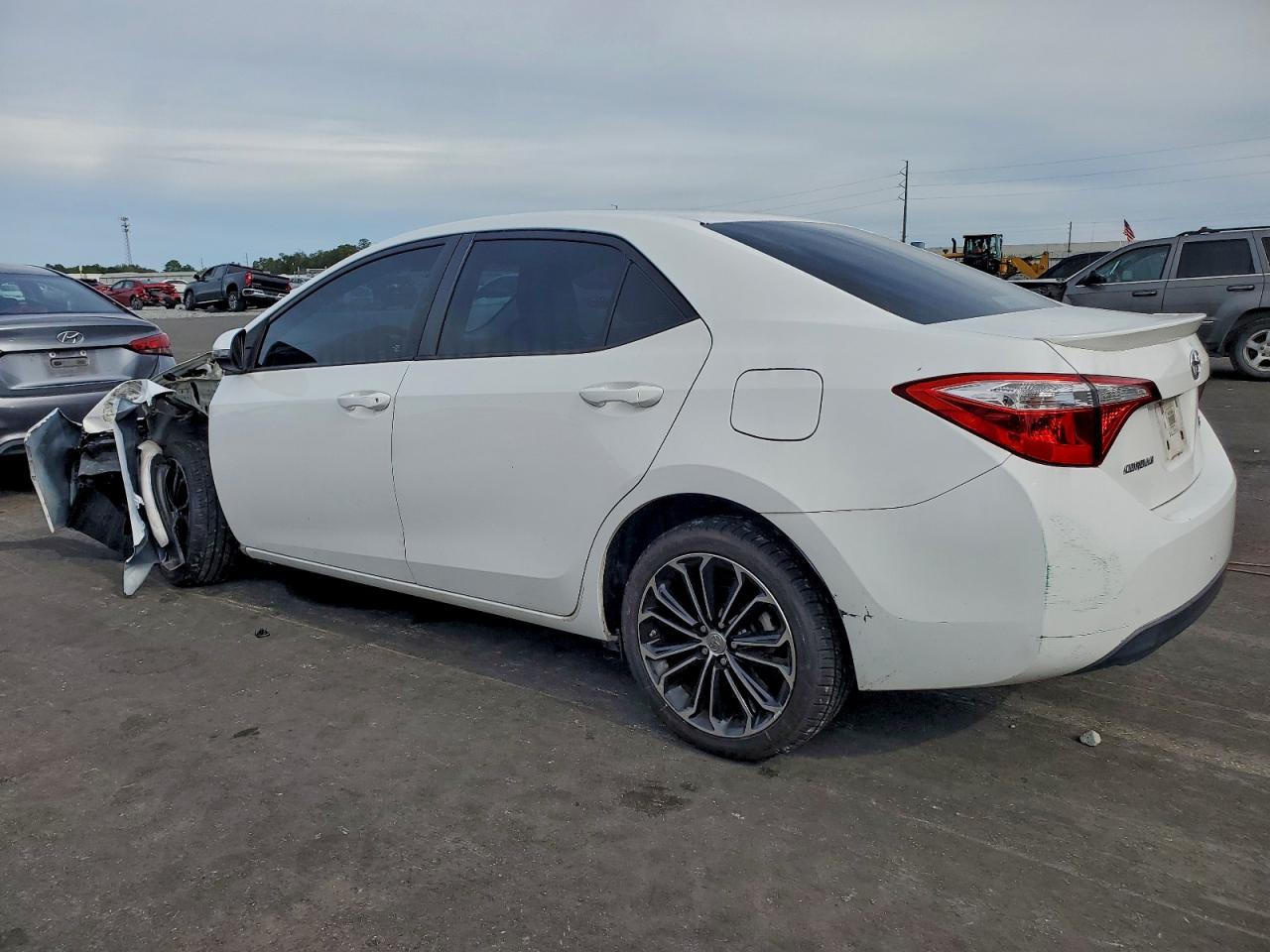 Toyota Corolla L Image 2