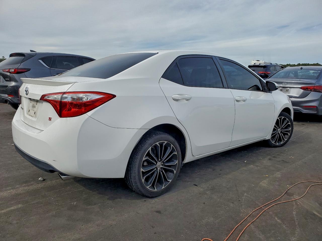 Toyota Corolla L Image 11