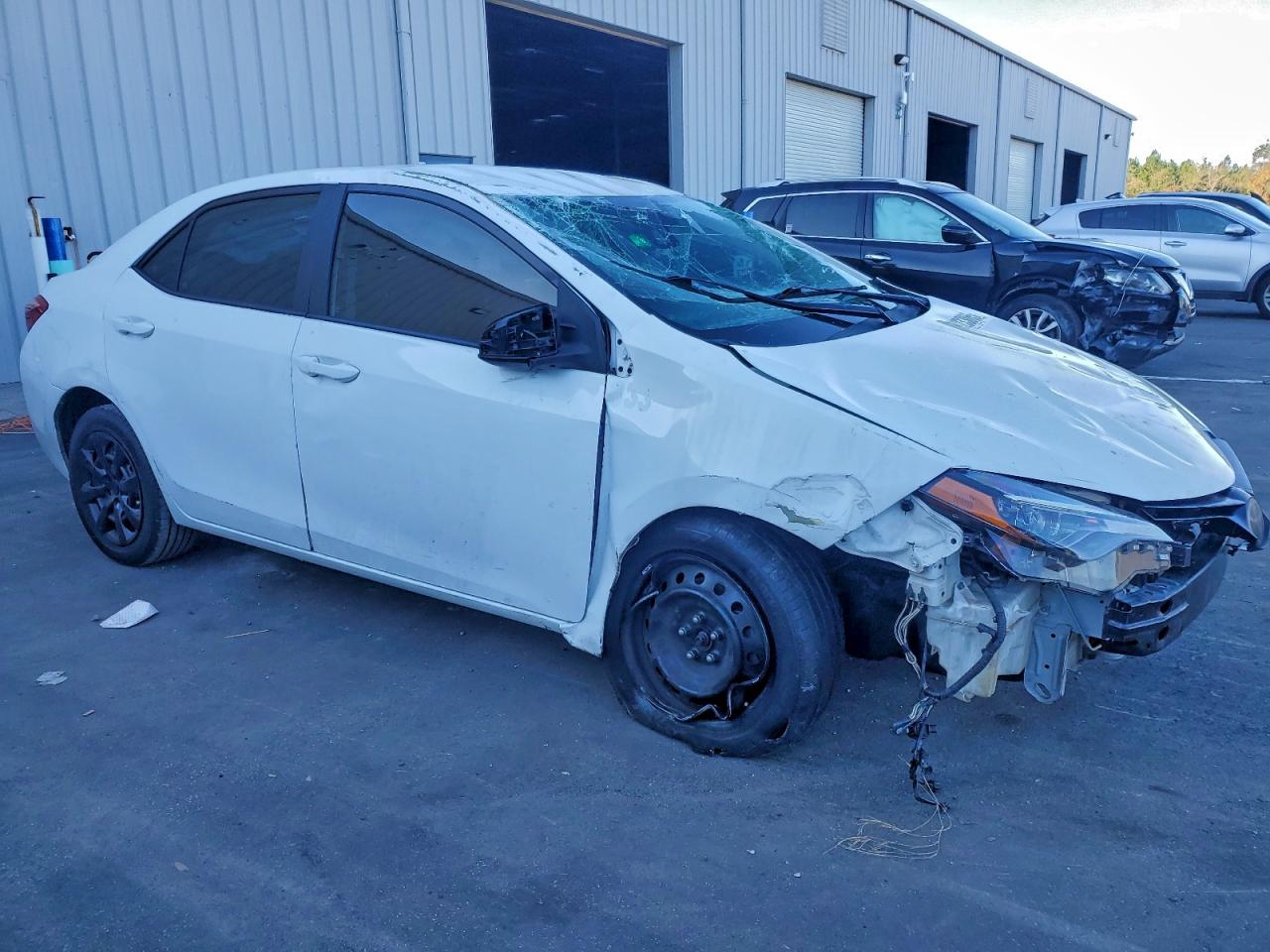 Toyota Corolla L Image 2