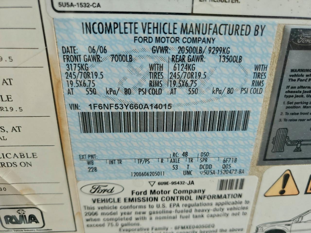 Ford F-550 Super Duty Stripped Chassis Image 5