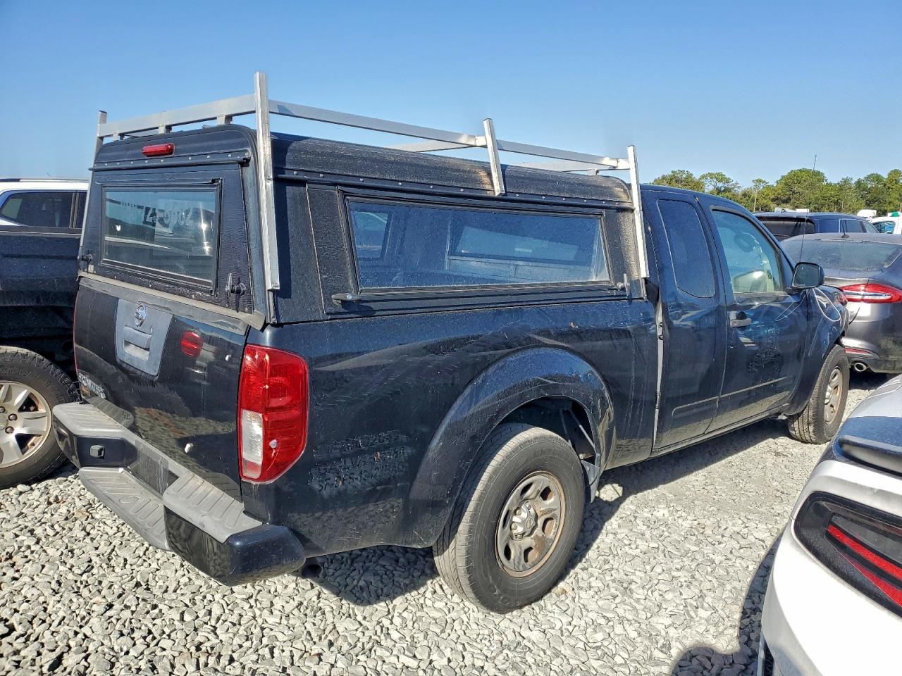 Nissan Frontier S Image 12
