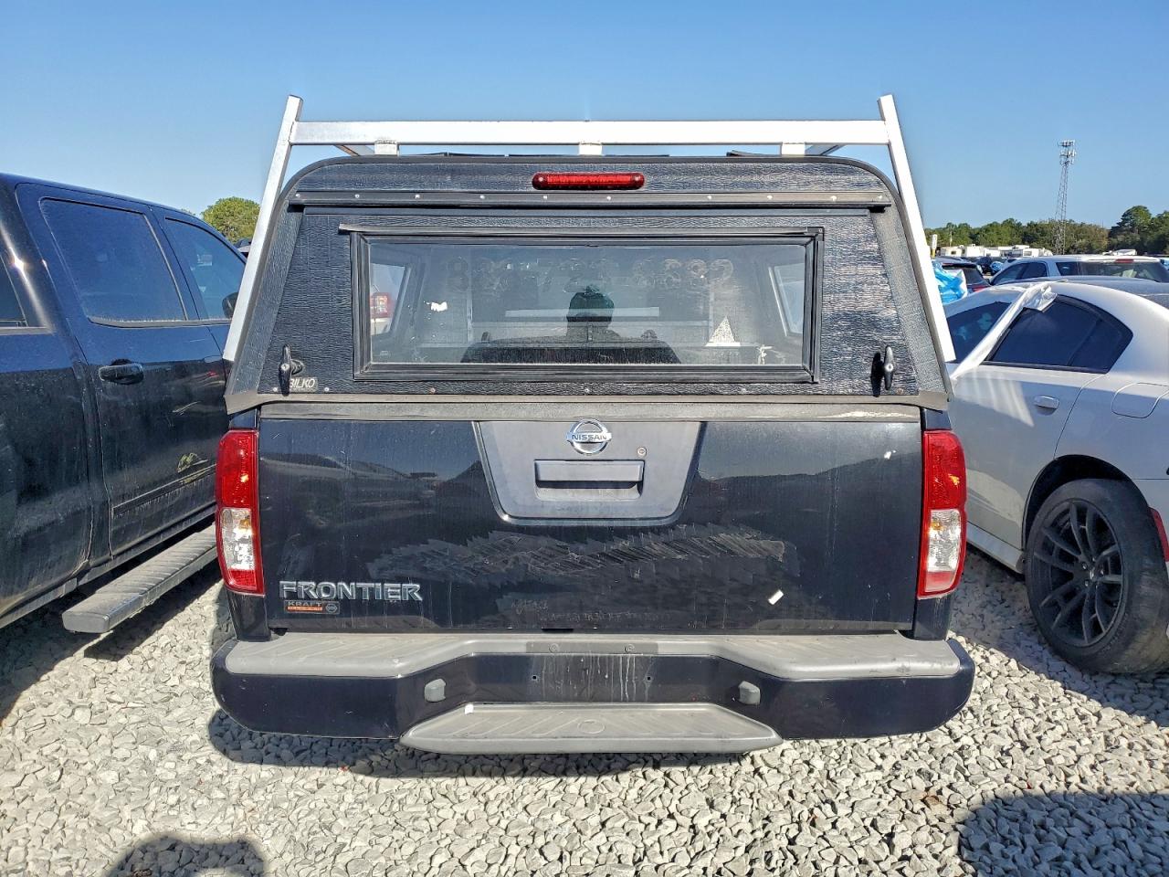 Nissan Frontier S Image 9