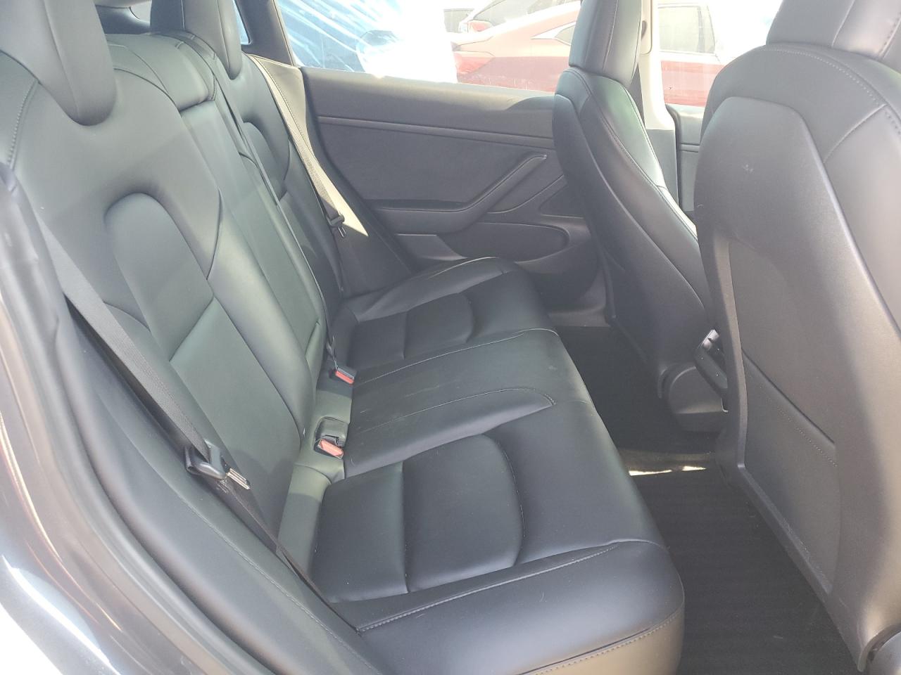 Tesla Model 3 Image 4