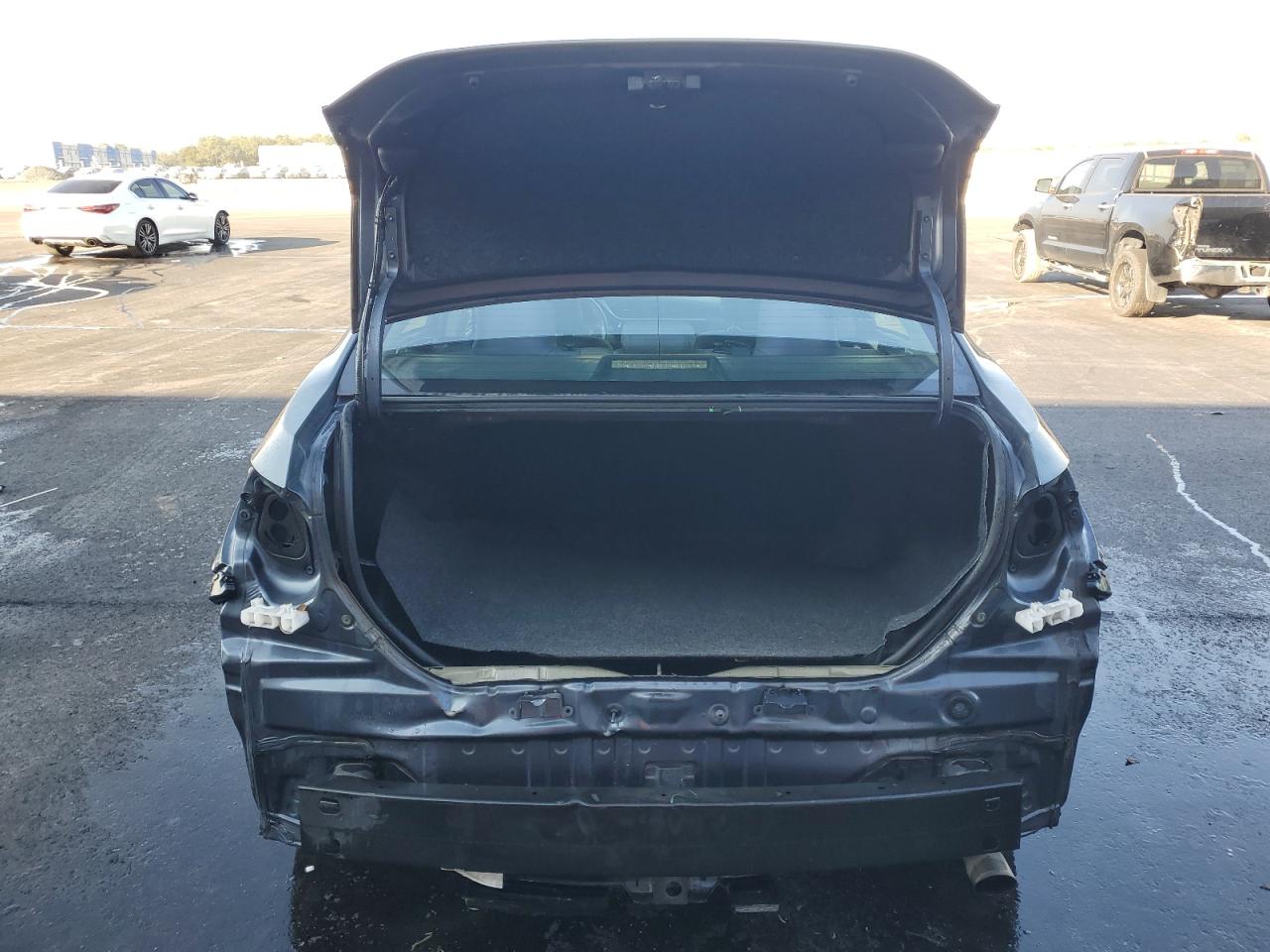 Toyota Corolla L Image 6