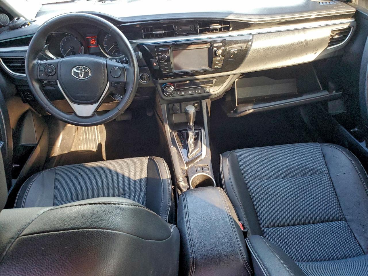 Toyota Corolla L Image 11