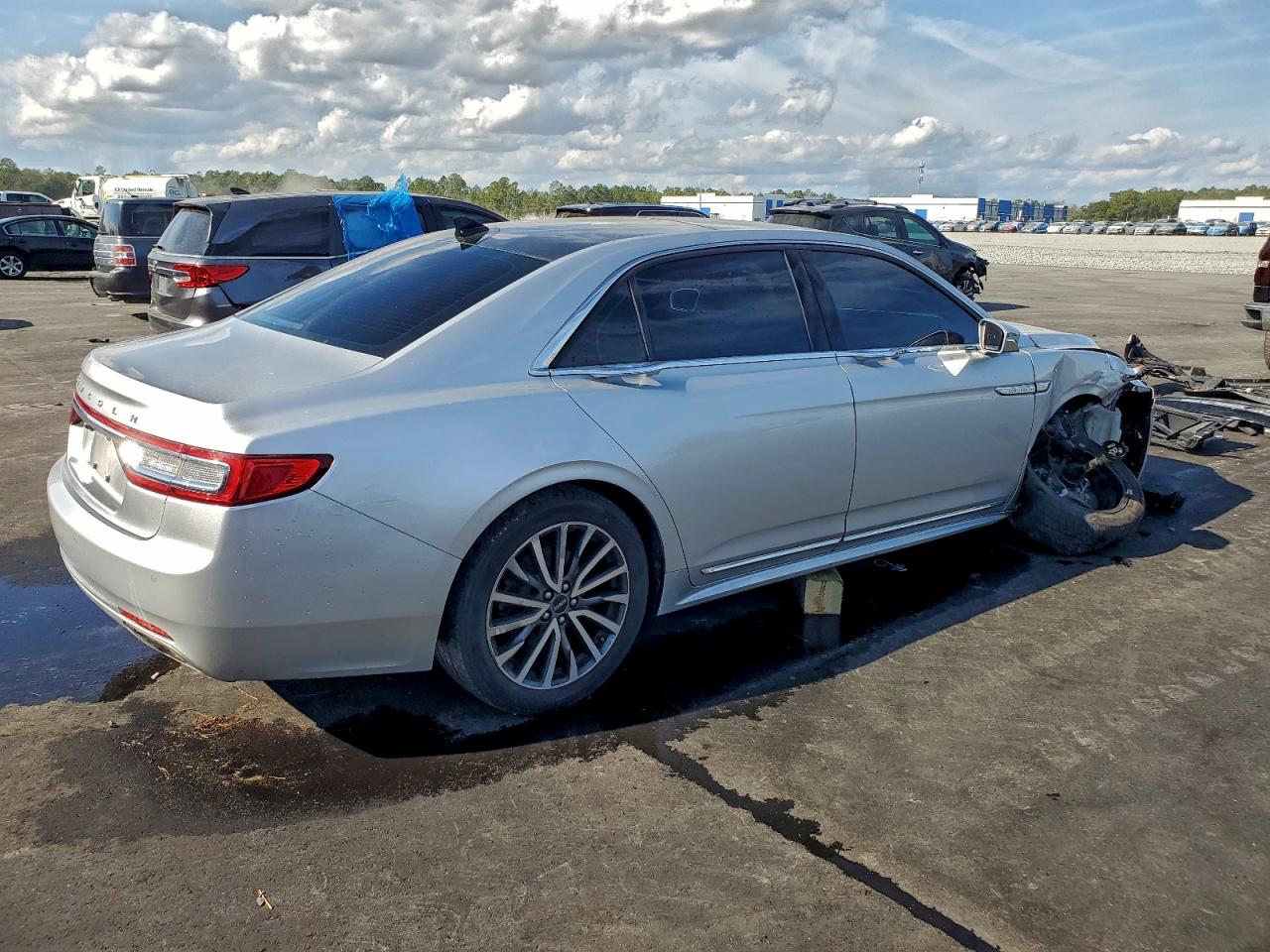 Lincoln Continental Select Image 2