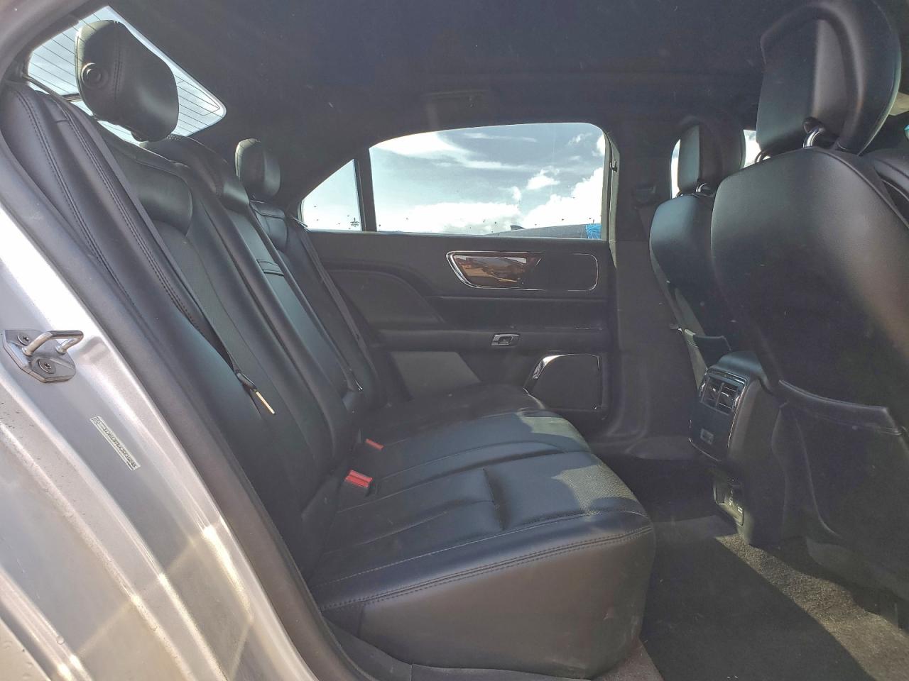 Lincoln Continental Select Image 12