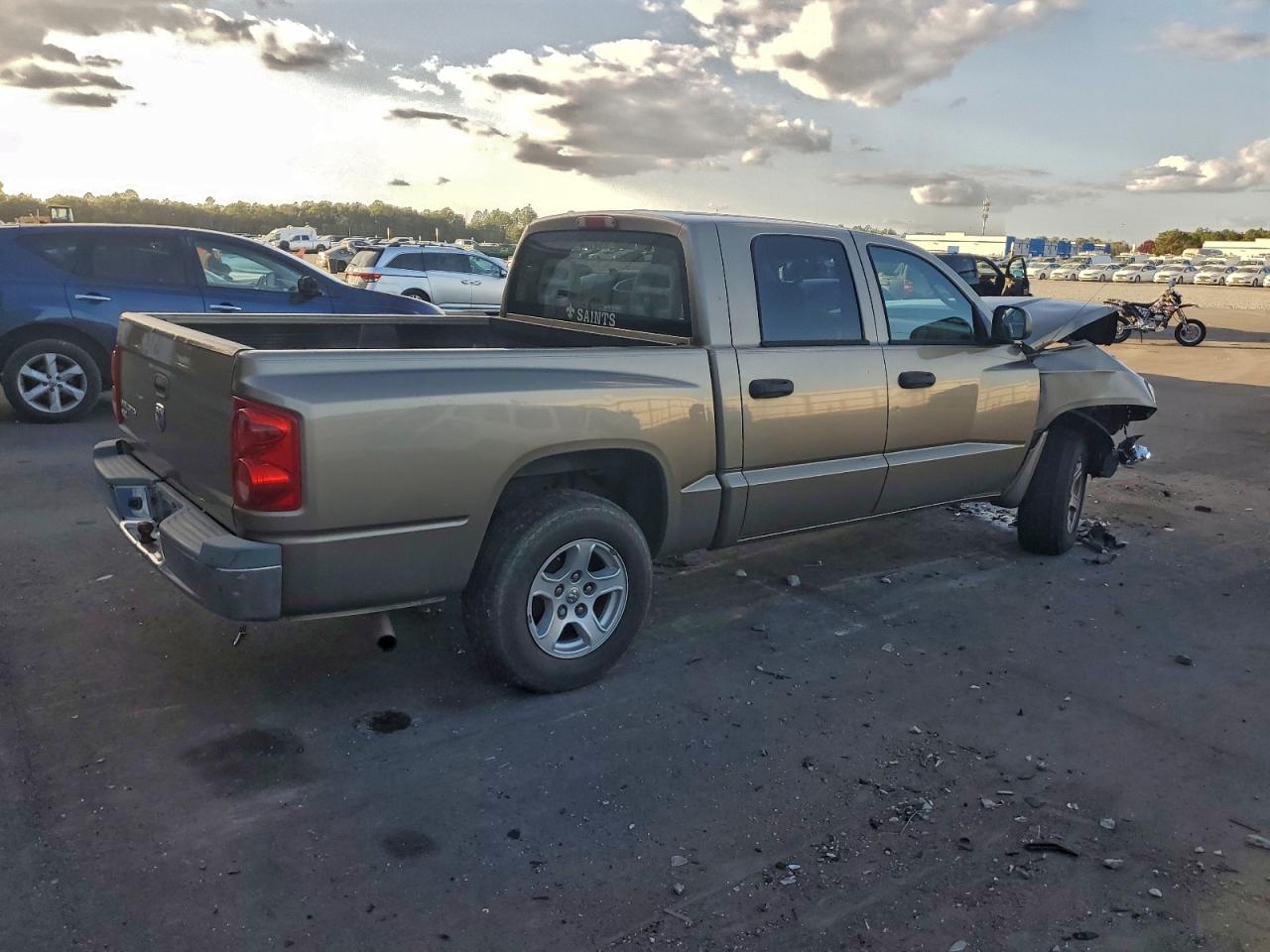 Dodge Dakota Quad Slt Image 2