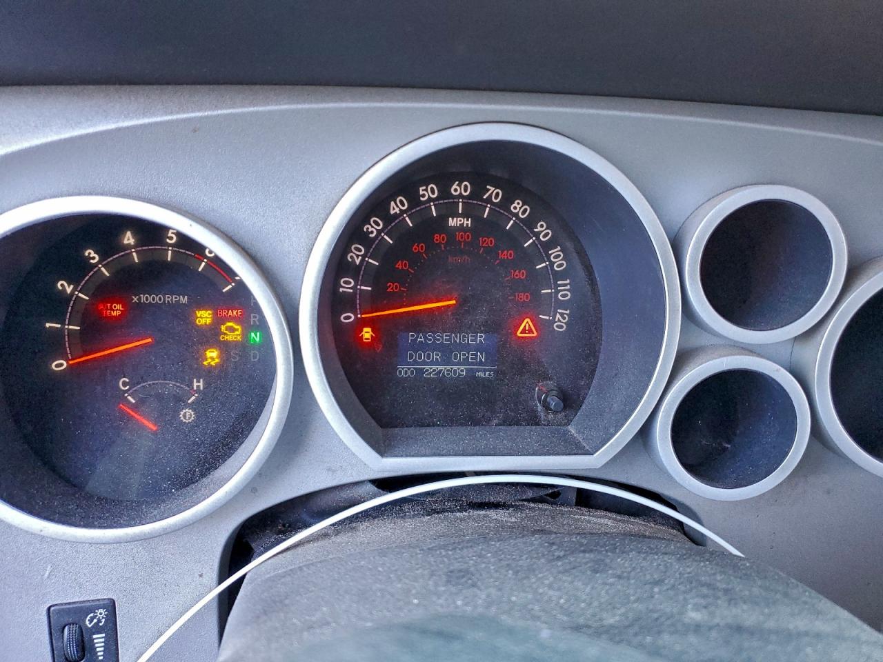 Toyota Tundra Crewmax Limited Image 9