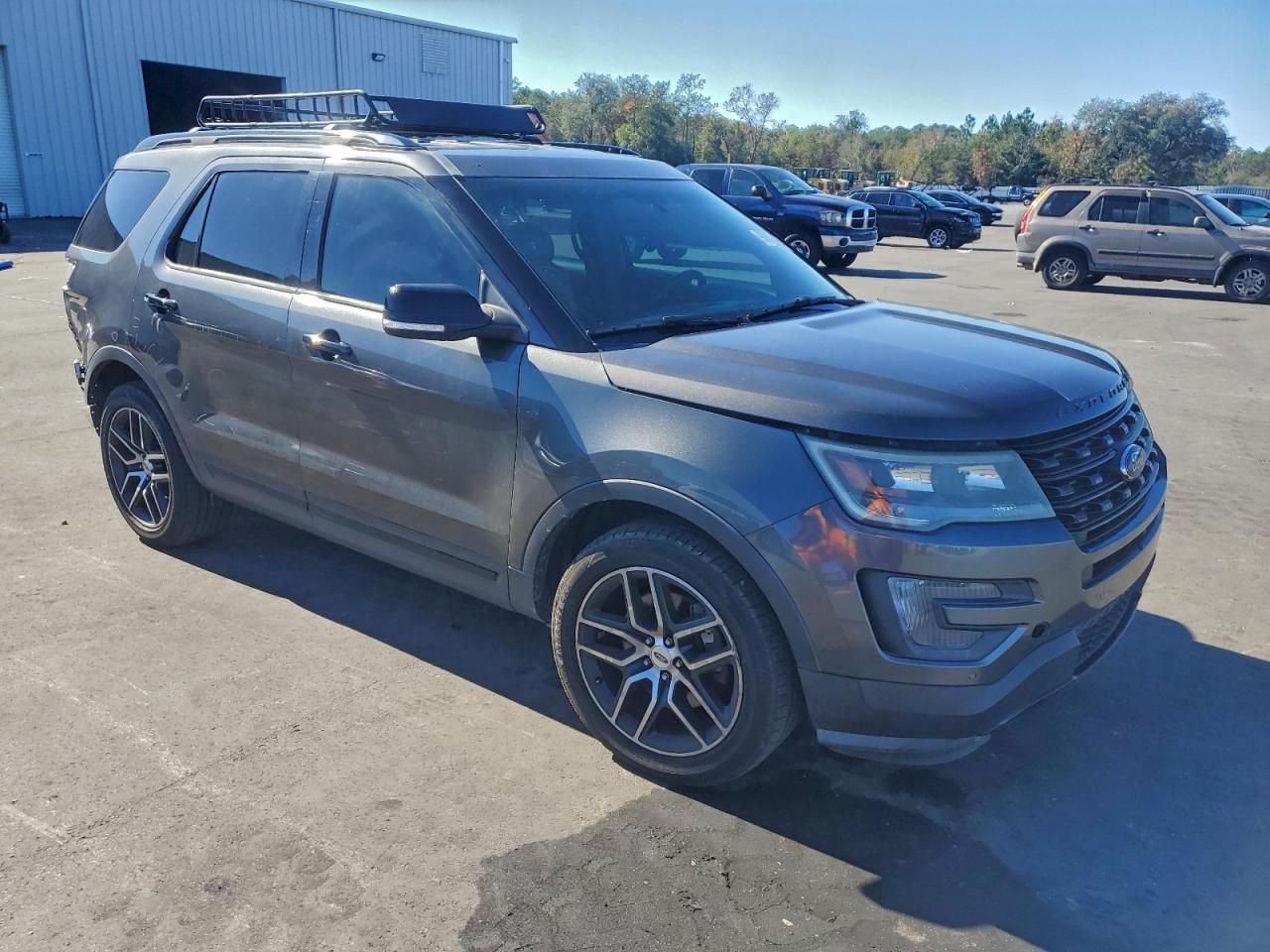 Ford Explorer Sport Image 4
