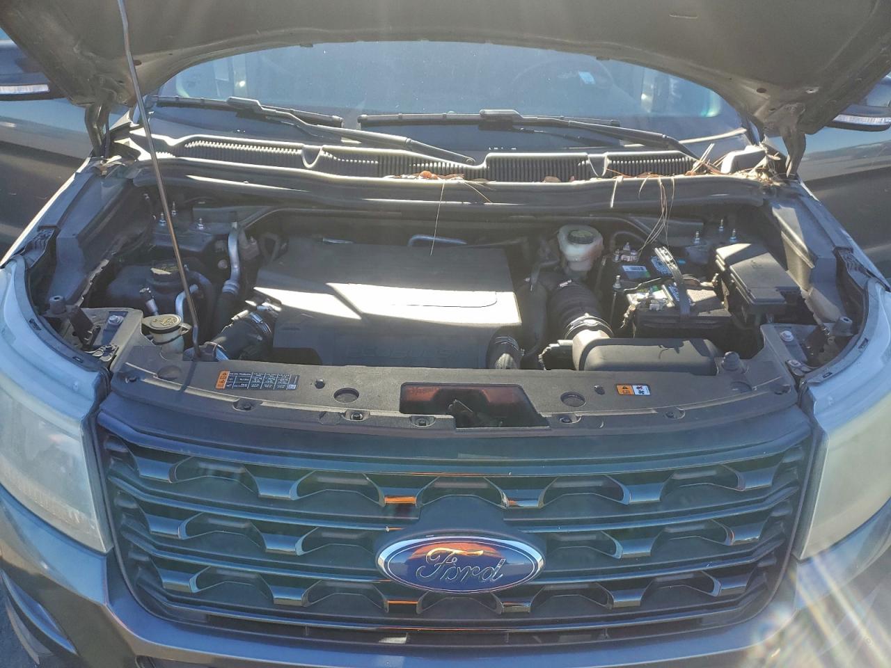 Ford Explorer Sport Image 11