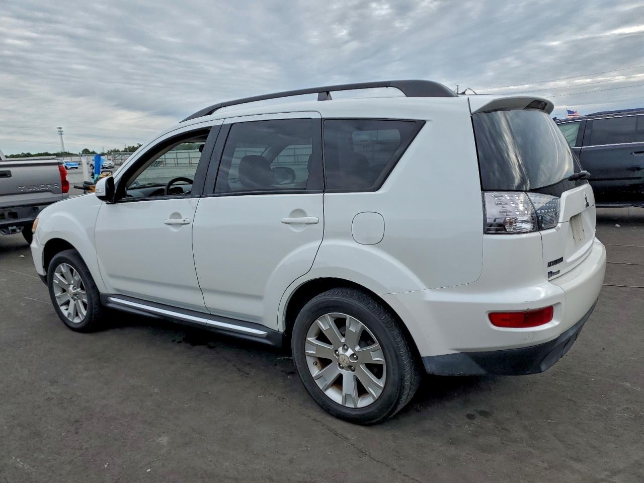 Mitsubishi Outlander Se Image 12