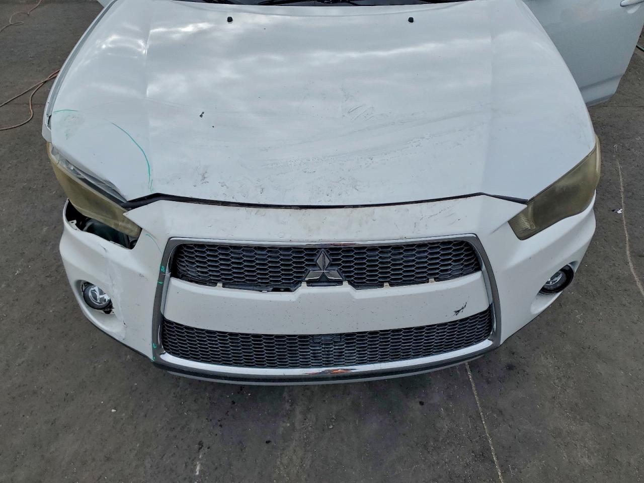 Mitsubishi Outlander Se Image 2