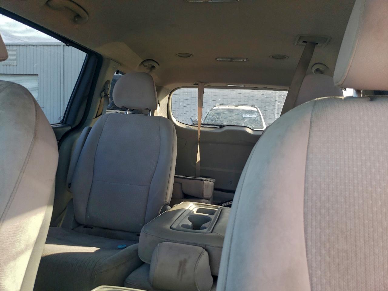 Kia Sedona Lx Image 9