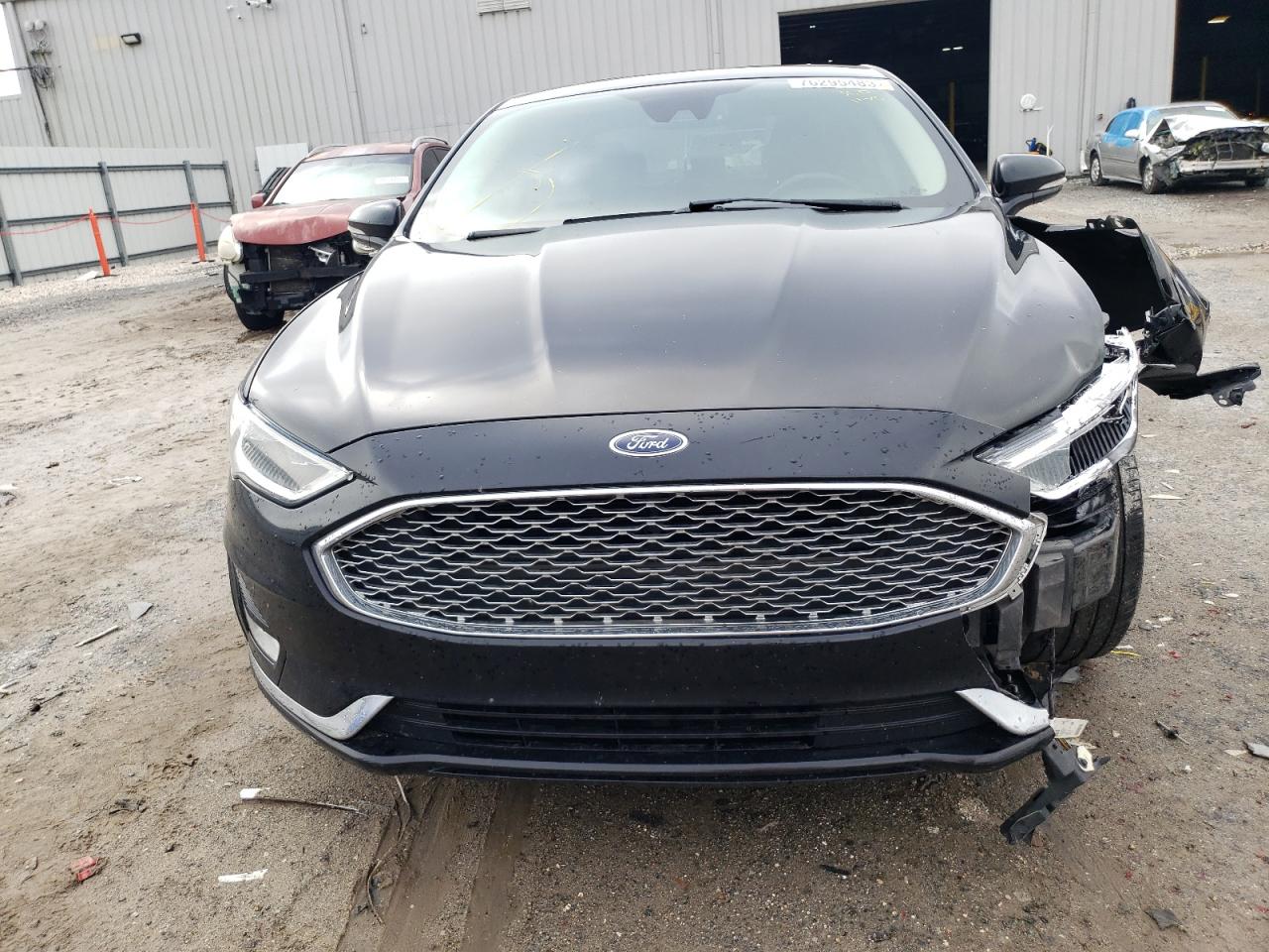 Ford Fusion Titanium Image 10