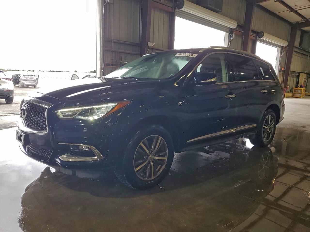 INFINITI Qx Luxe Image 1