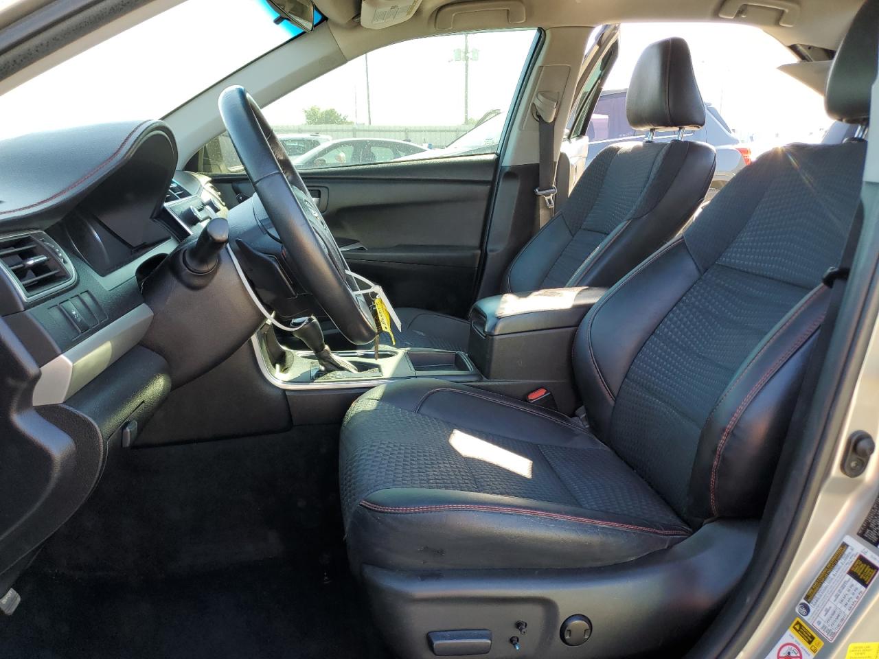 Toyota Camry Le Image 12