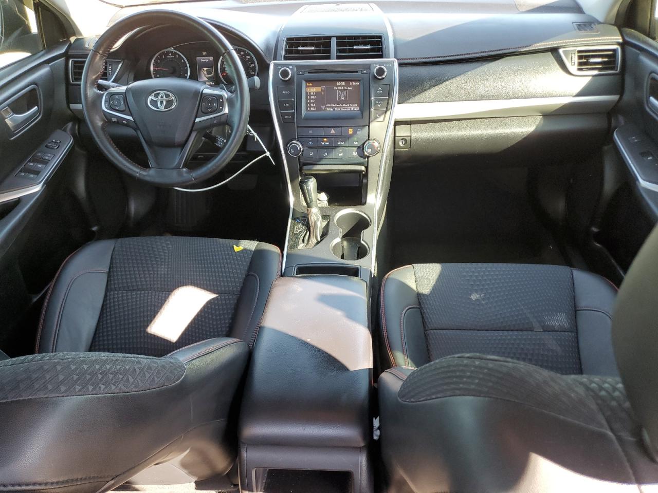 Toyota Camry Le Image 7