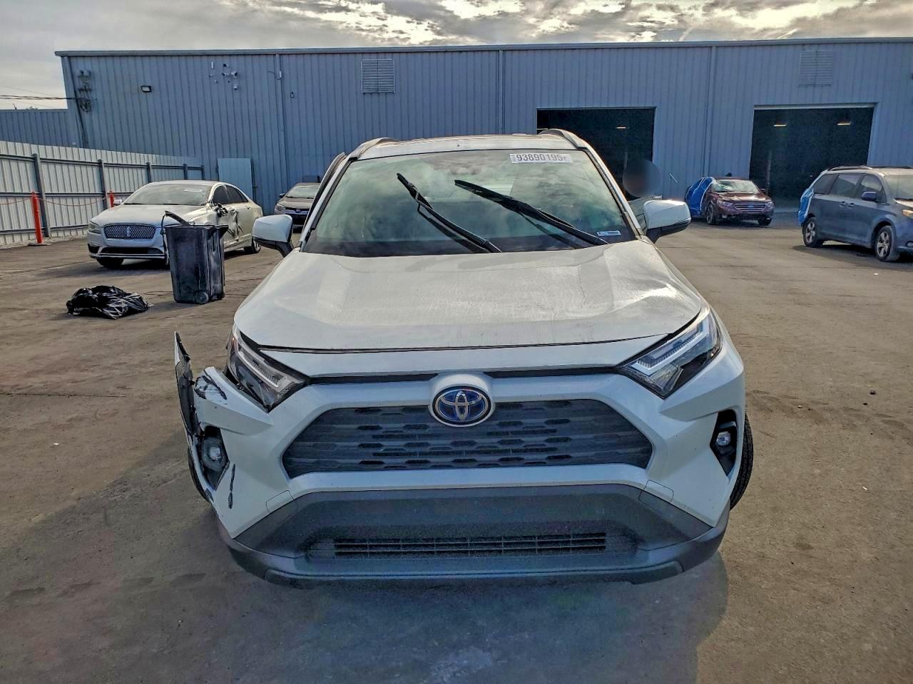 Toyota RAV4 Xle Premium Image 7