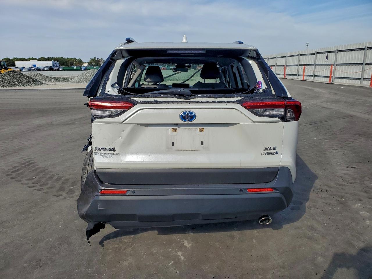 Toyota RAV4 Xle Premium Image 4