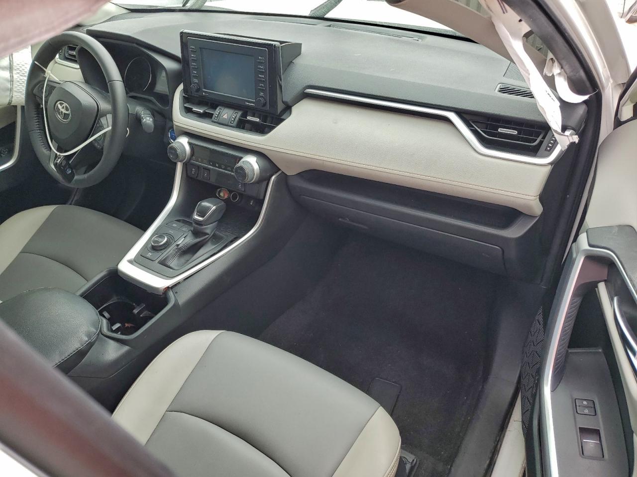 Toyota RAV4 Xle Premium Image 11