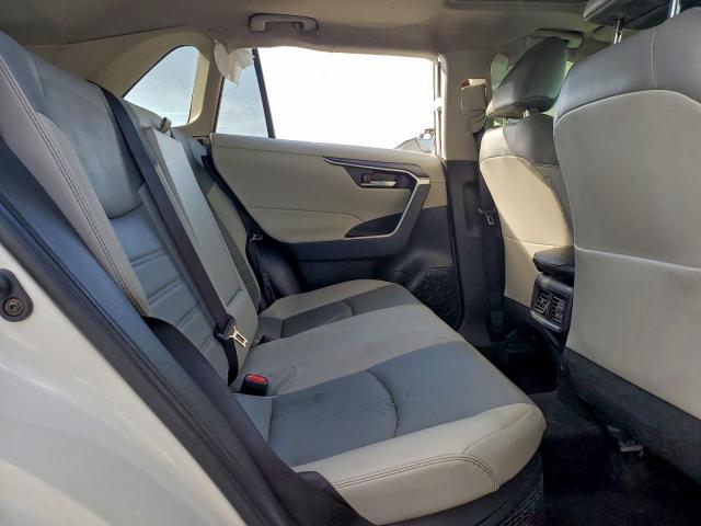 Toyota RAV4 Xle Premium Image 8