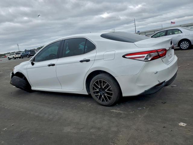 Toyota Camry L Image 2