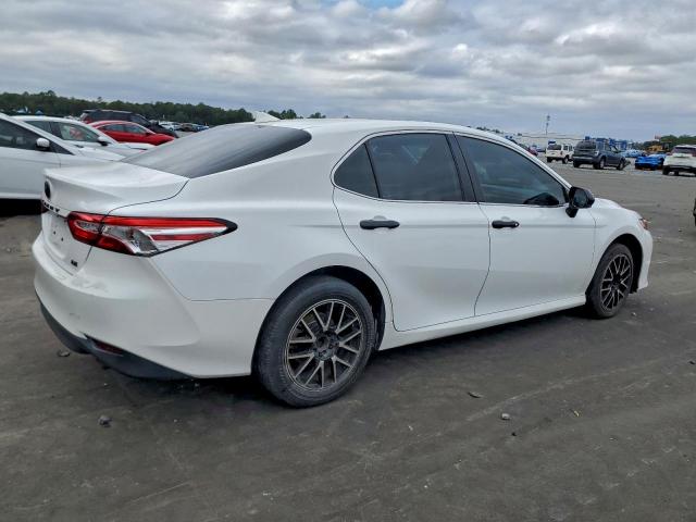 Toyota Camry L Image 9