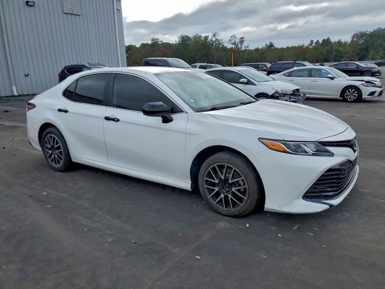 Toyota Camry L Image 4