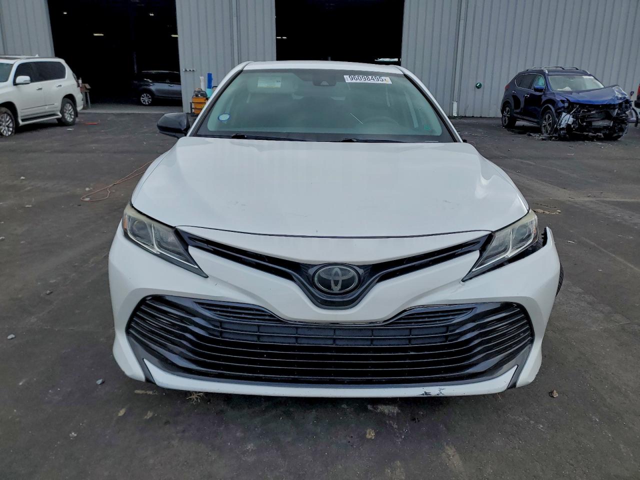 Toyota Camry L Image 8