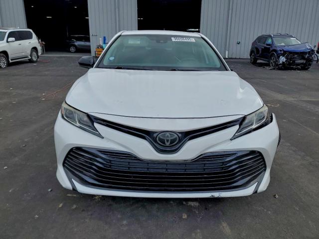 Toyota Camry L Image 8