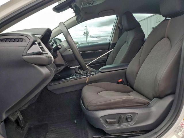 Toyota Camry L Image 7