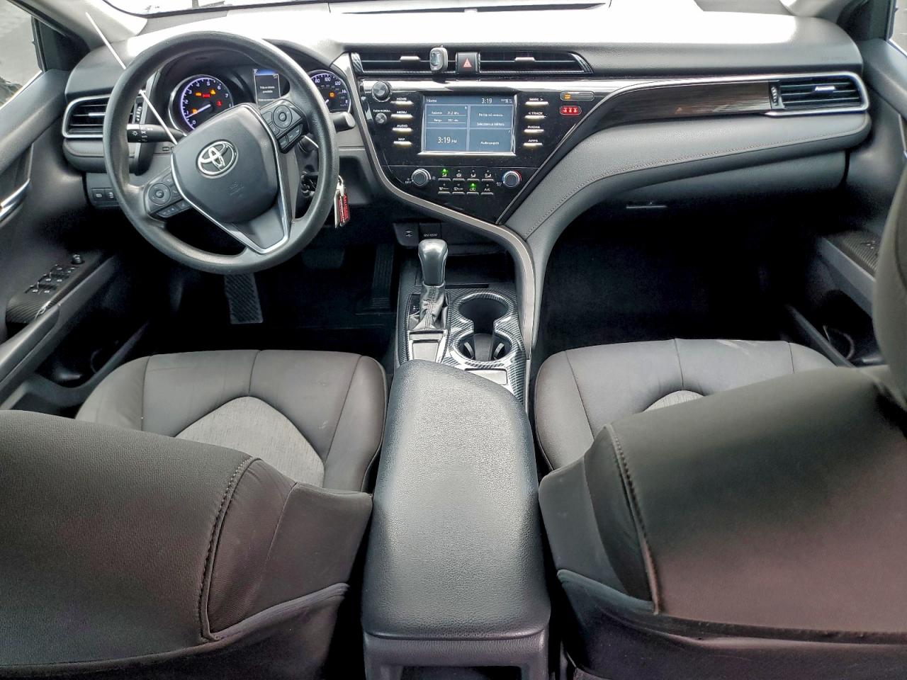 Toyota Camry L Image 3
