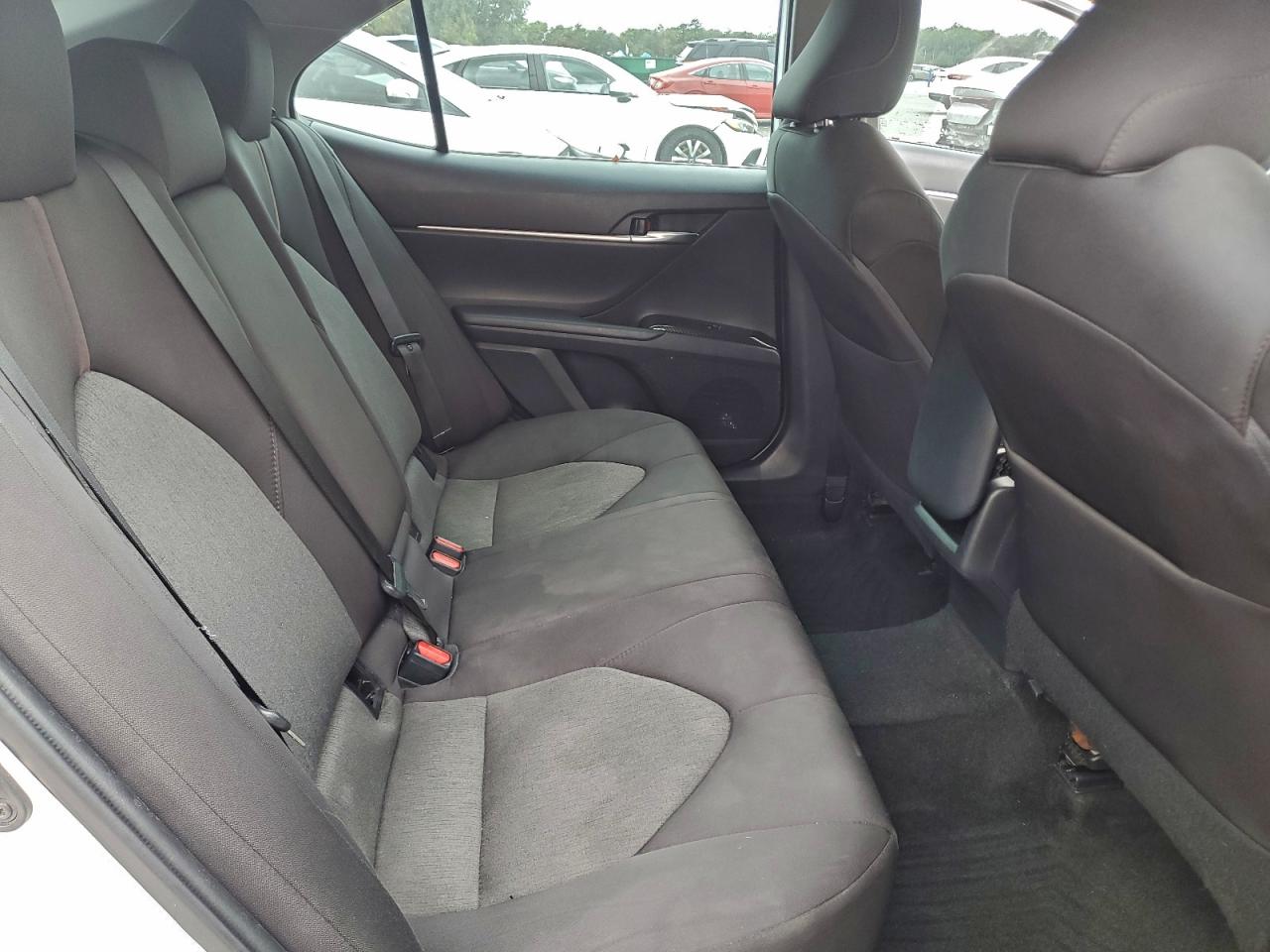 Toyota Camry L Image 6