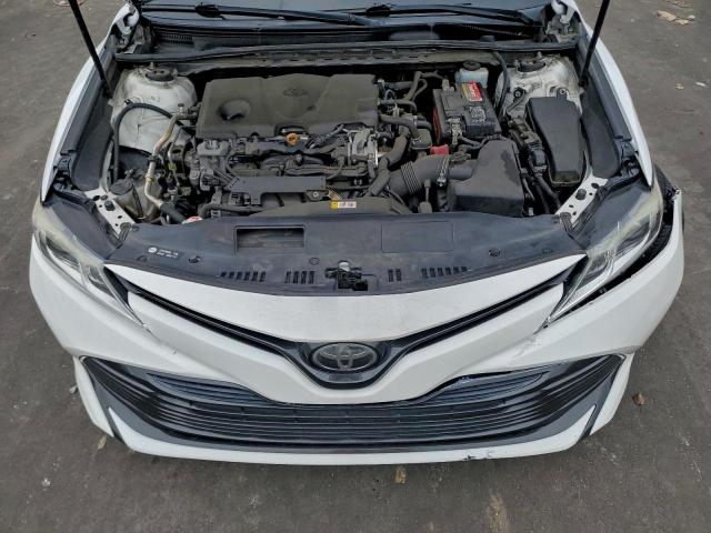 Toyota Camry L Image 10