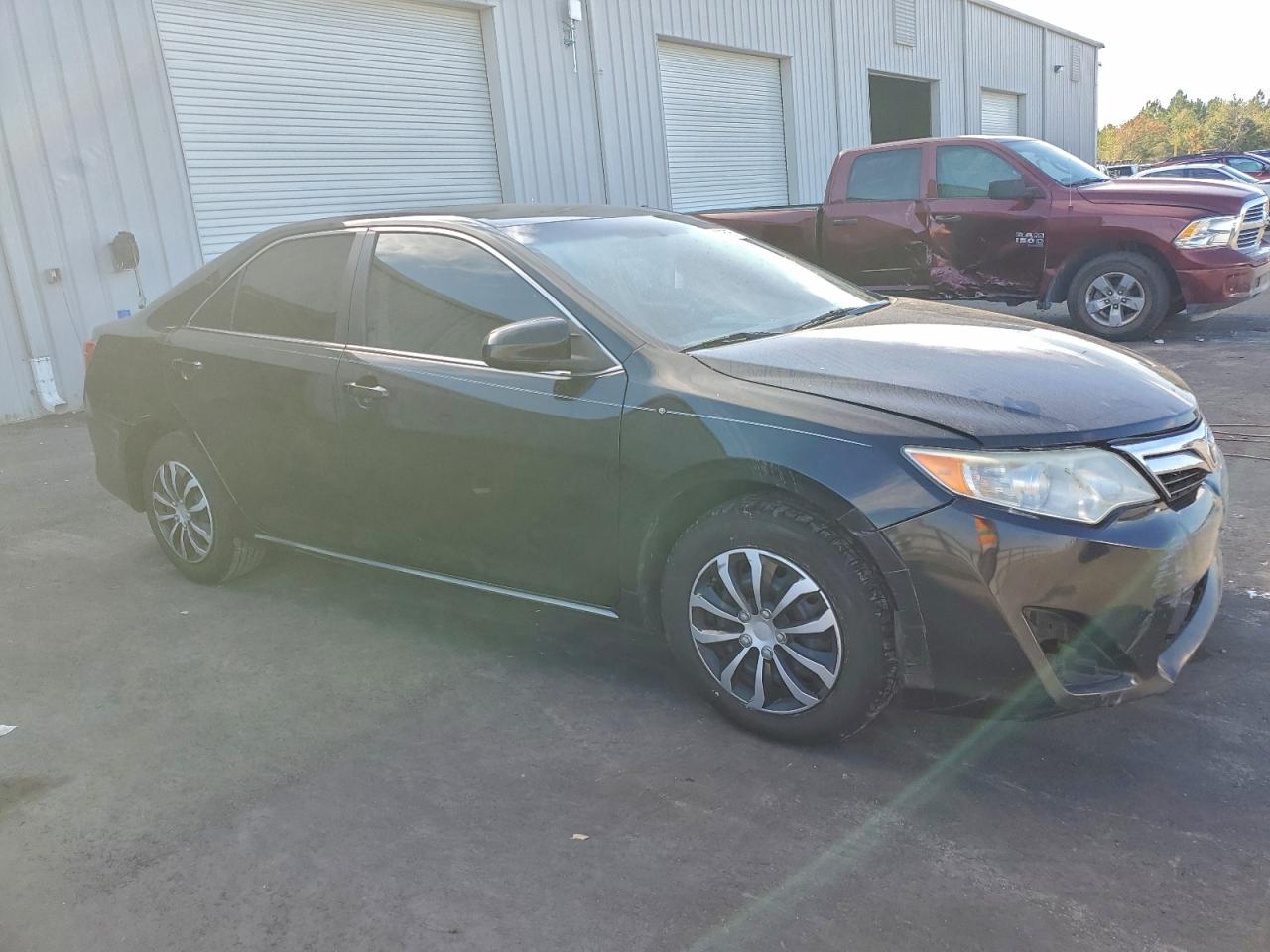 Toyota Camry L Image 2