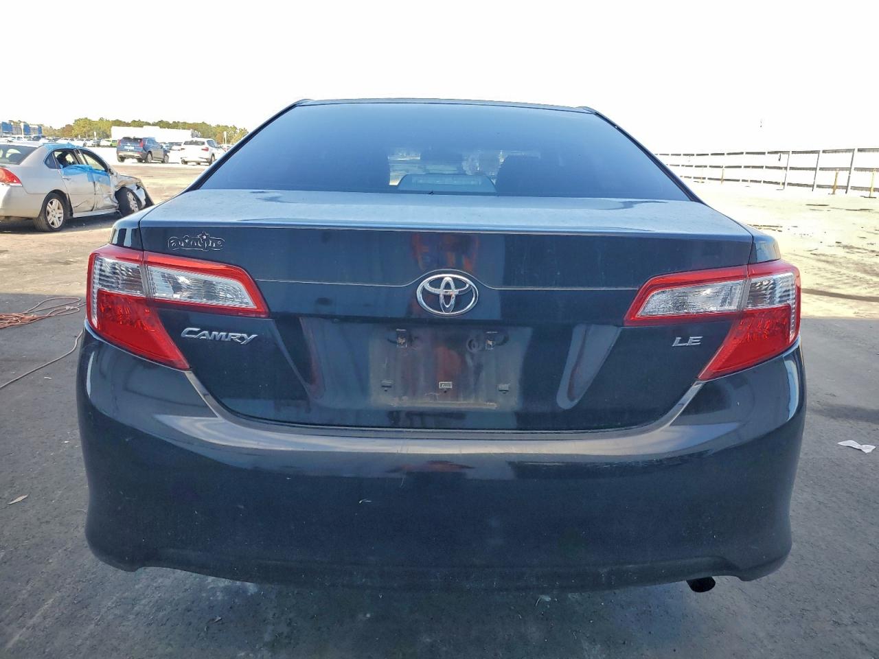 Toyota Camry L Image 10
