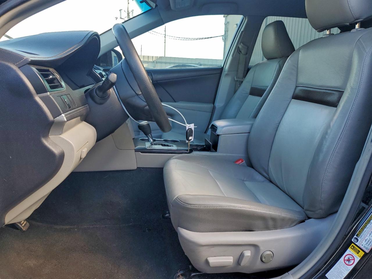 Toyota Camry L Image 11