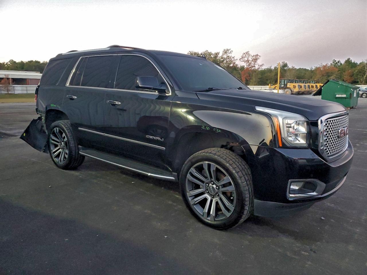 GMC Yukon Denali Image 2