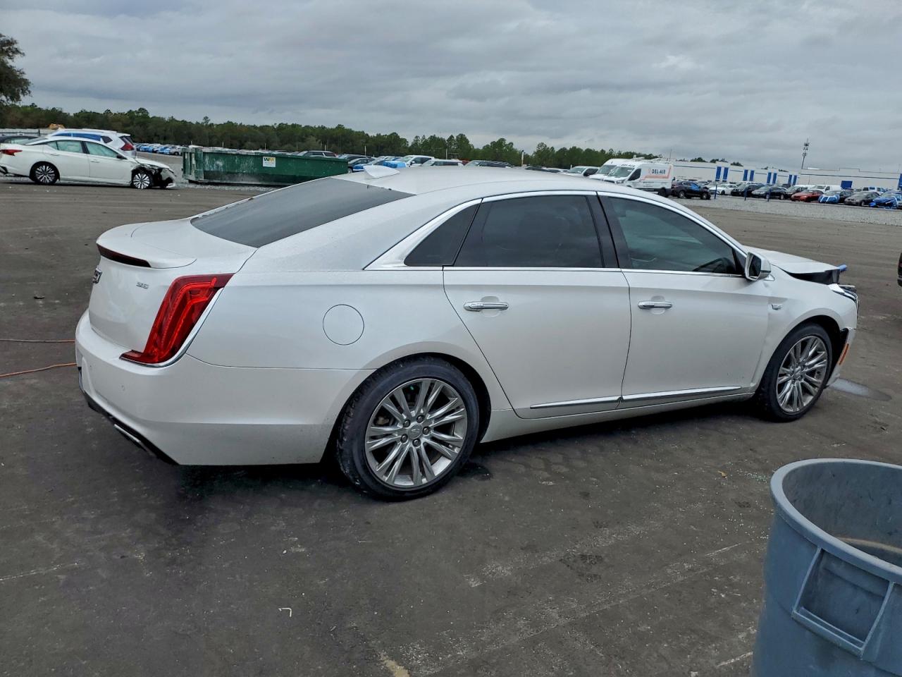 Cadillac XTS Luxury Image 3