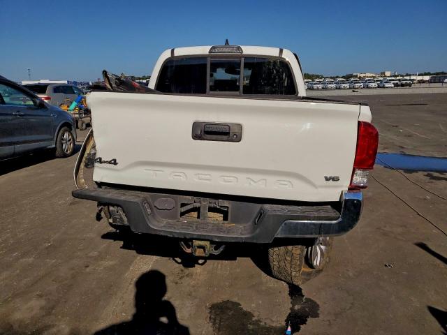 Toyota Tacoma Double Cab Image 9