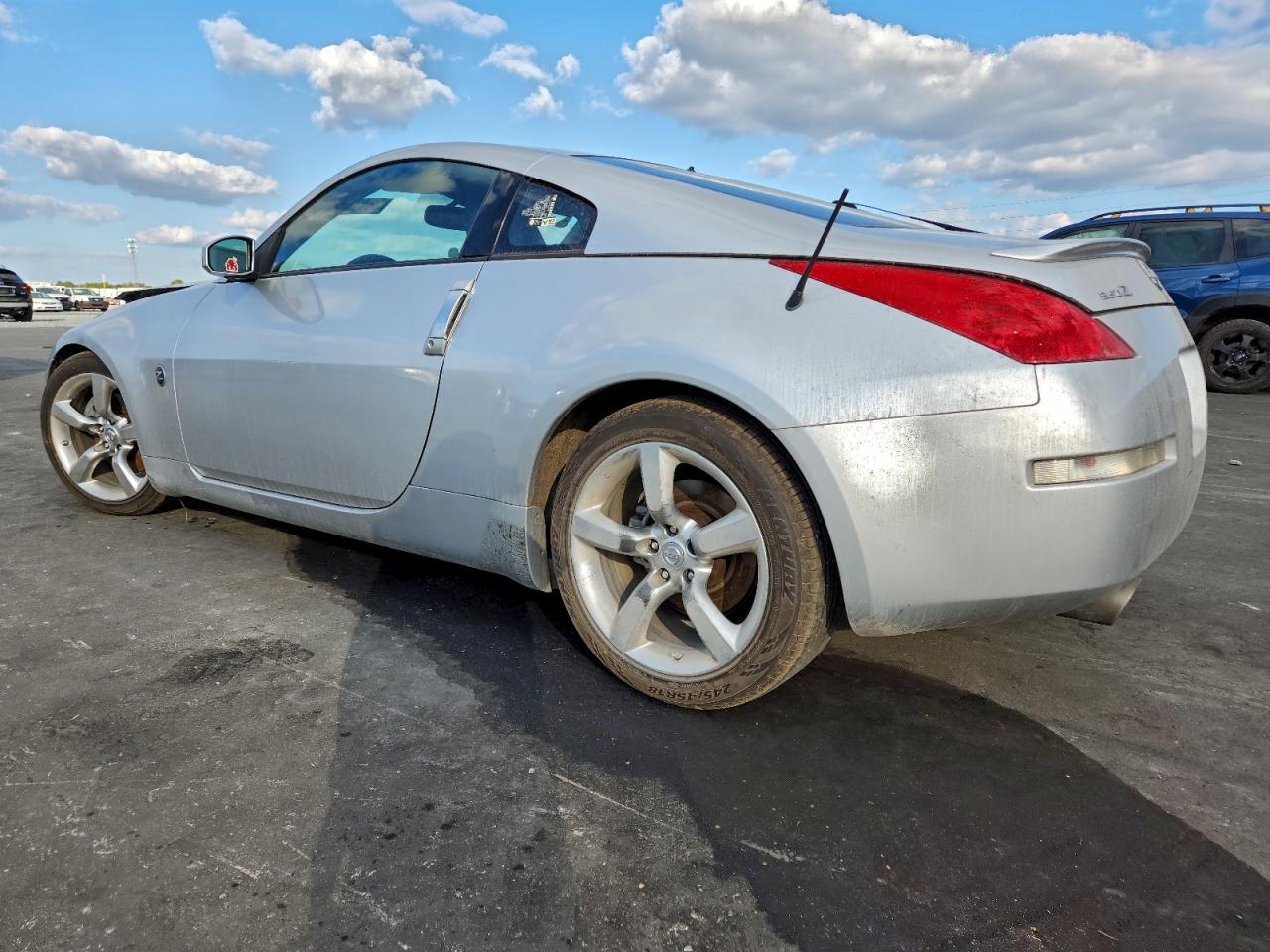 Nissan 350Z Coupe Image 5