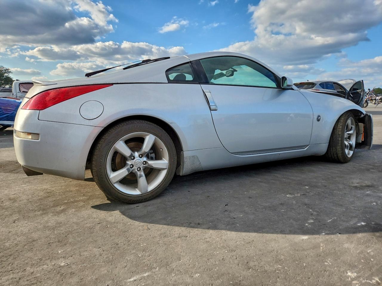 Nissan 350Z Coupe Image 6