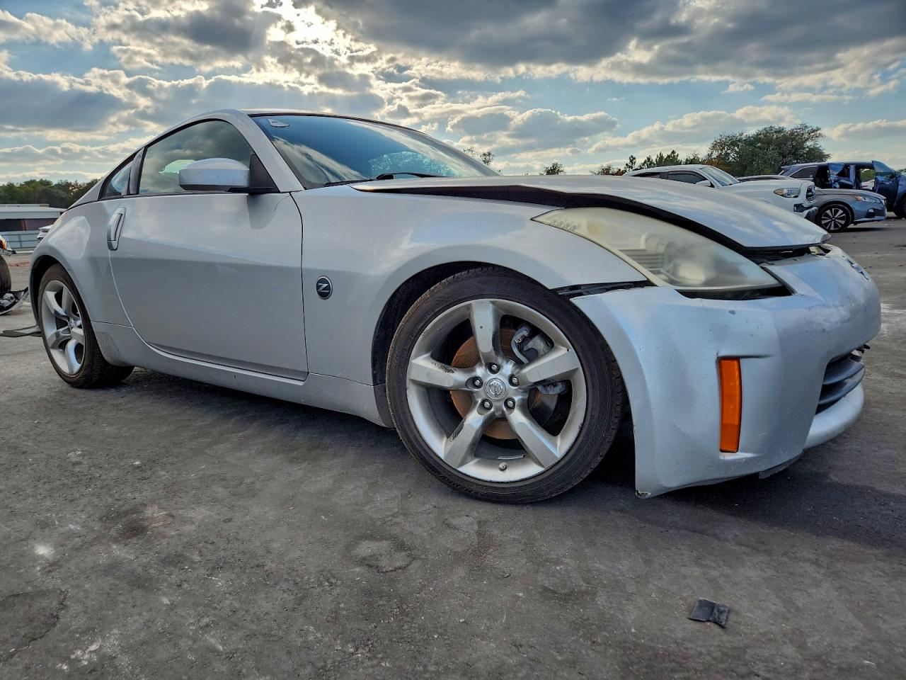 Nissan 350Z Coupe Image 2