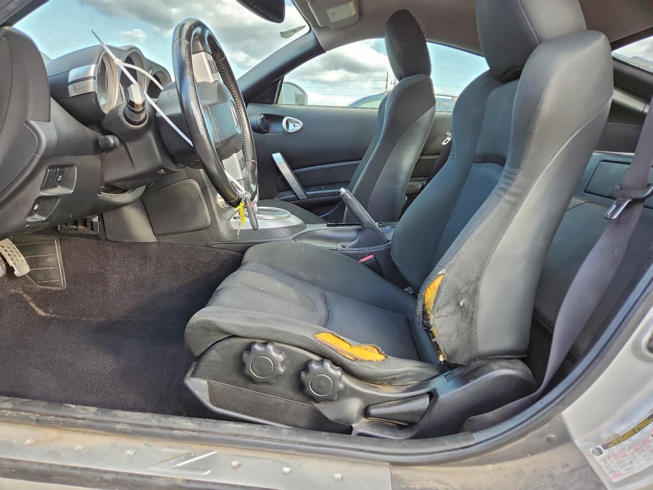 Nissan 350Z Coupe Image 12