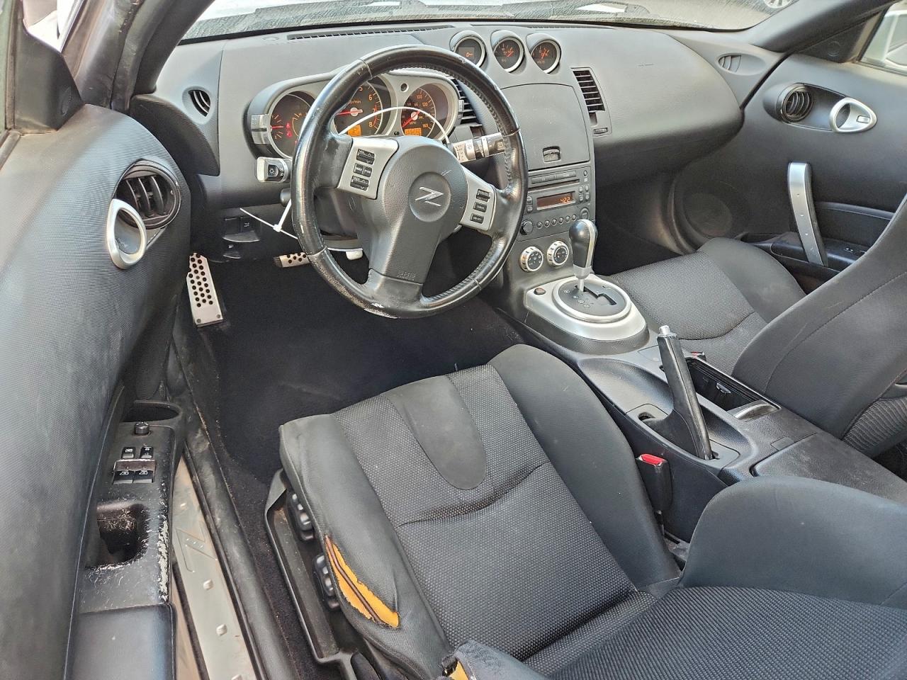 Nissan 350Z Coupe Image 8