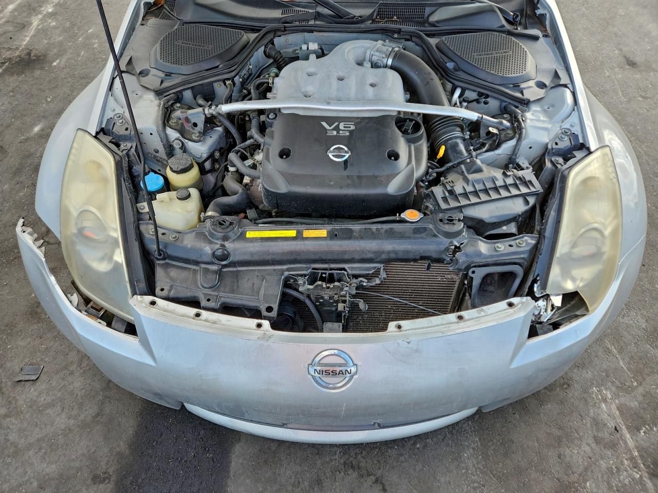 Nissan 350Z Coupe Image 11